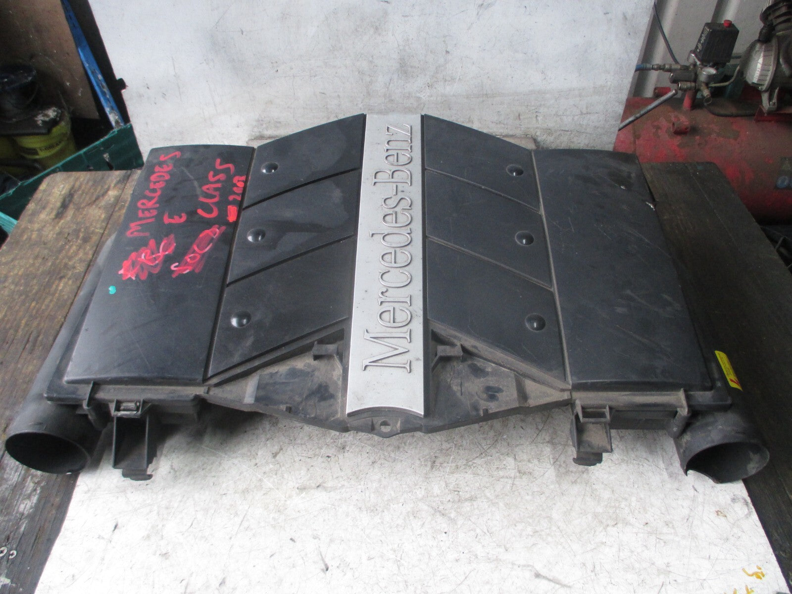 MERCEDES BENZ E CLASS W211 2003 ENGINE COVER AIT FILTER A1120901101