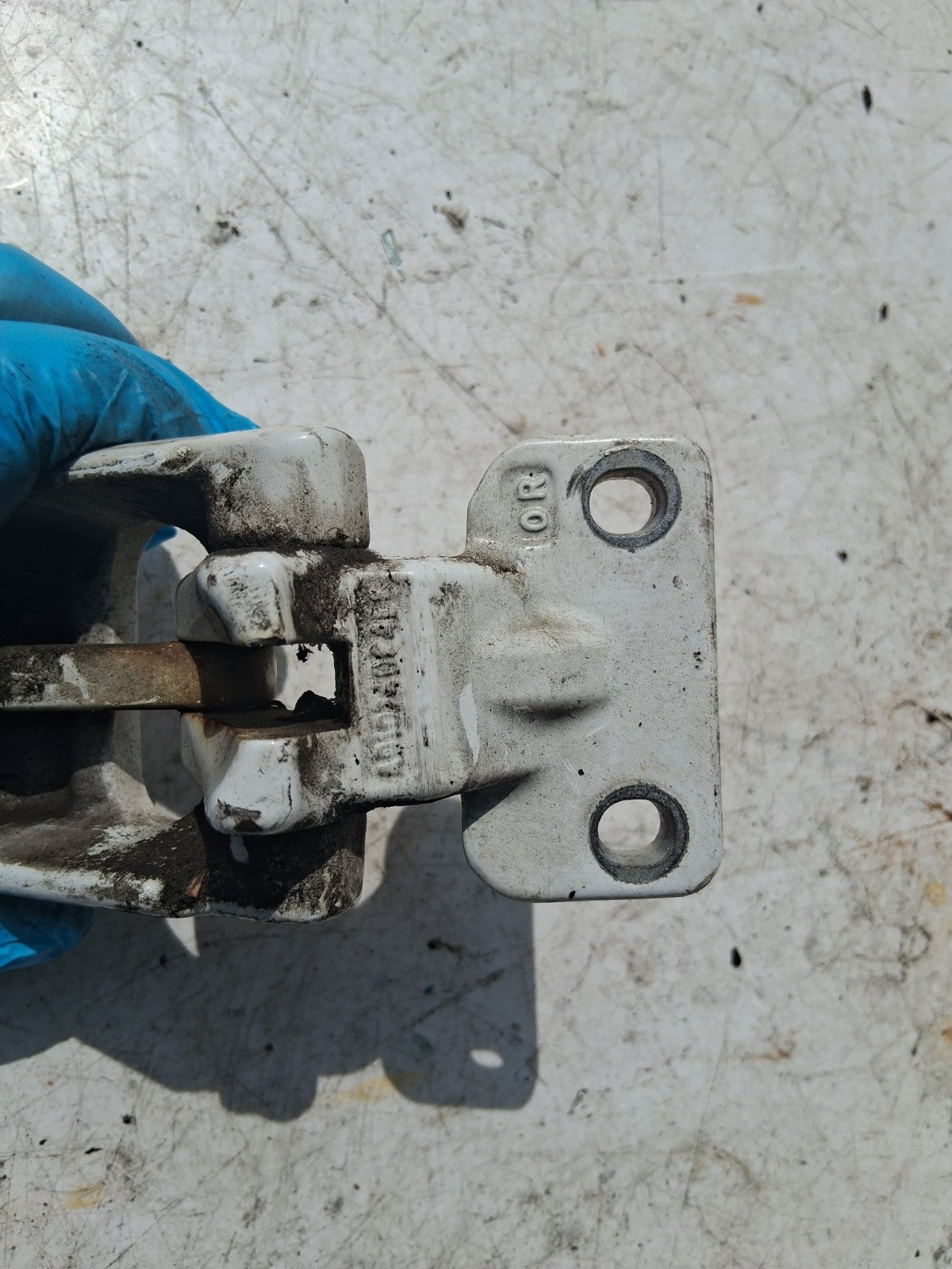 2020 MERCEDES BENZ SPRINTER W907 REAR UPPER RIGHT DRIVER DOOR HINGE A9107406400