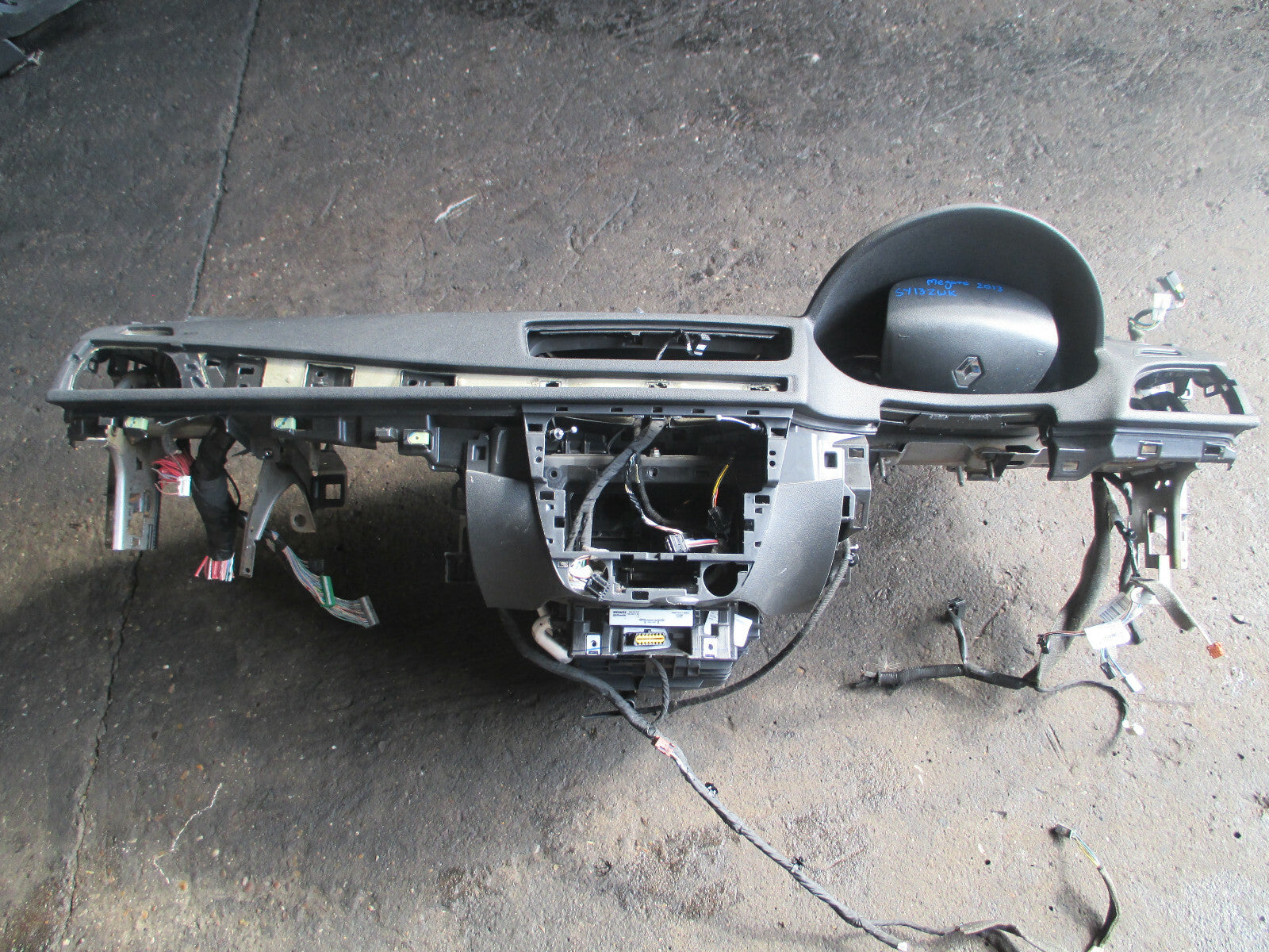 RENAULT MEGANE MK3 2013 FACELIFT COMPLETE DASHOARD + DRIVER STEERING SAFETY BAG