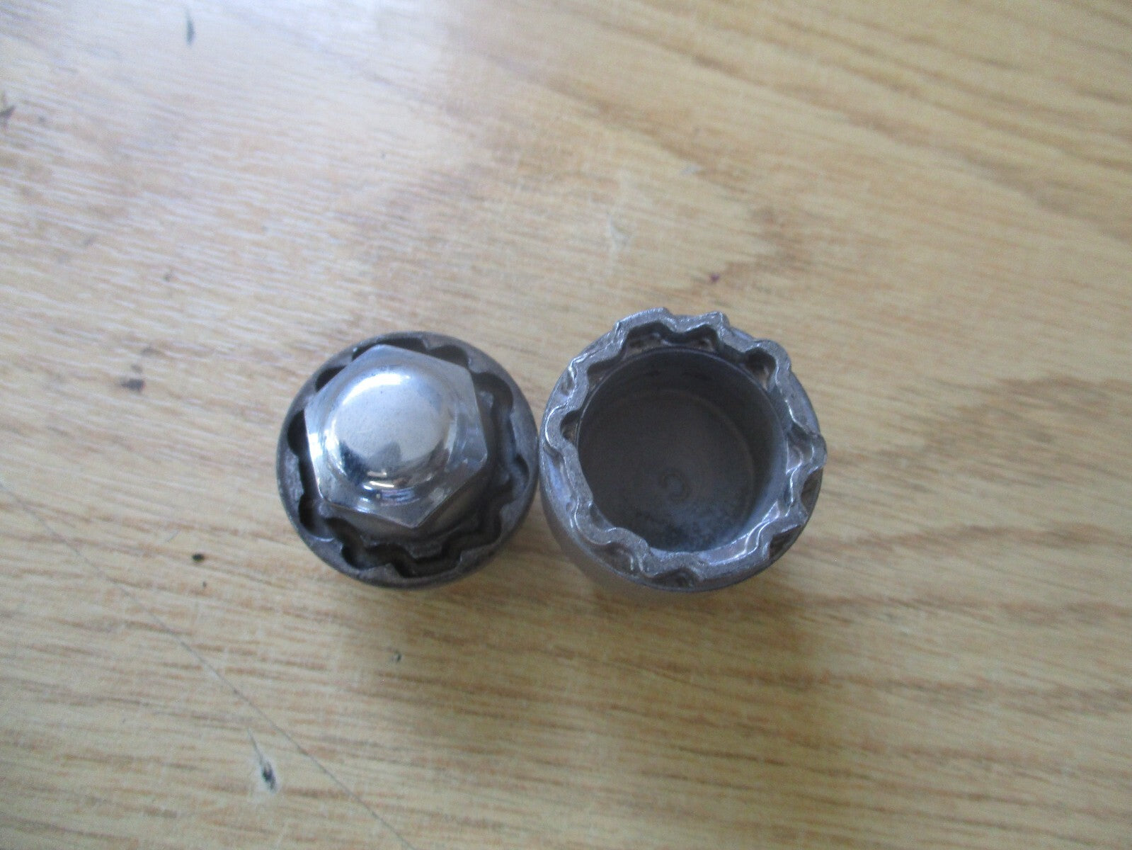 2019 HYUNDAI I20 MK2 WHEEL LOCKING NUT & KEY