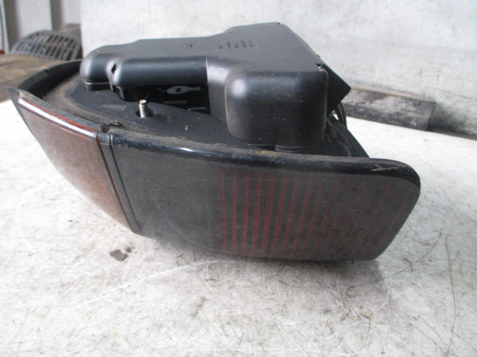 VOLKSWAGEN GOLF MK3 1993 OSR DRIVER SIDE REAR LIGHT