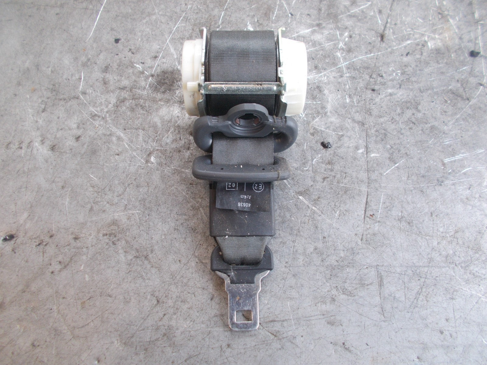RENAULT CLIO MK3 2005-2012 5 DOOR CENTRE REAR MIDDLE SEAT BELT 33056057D