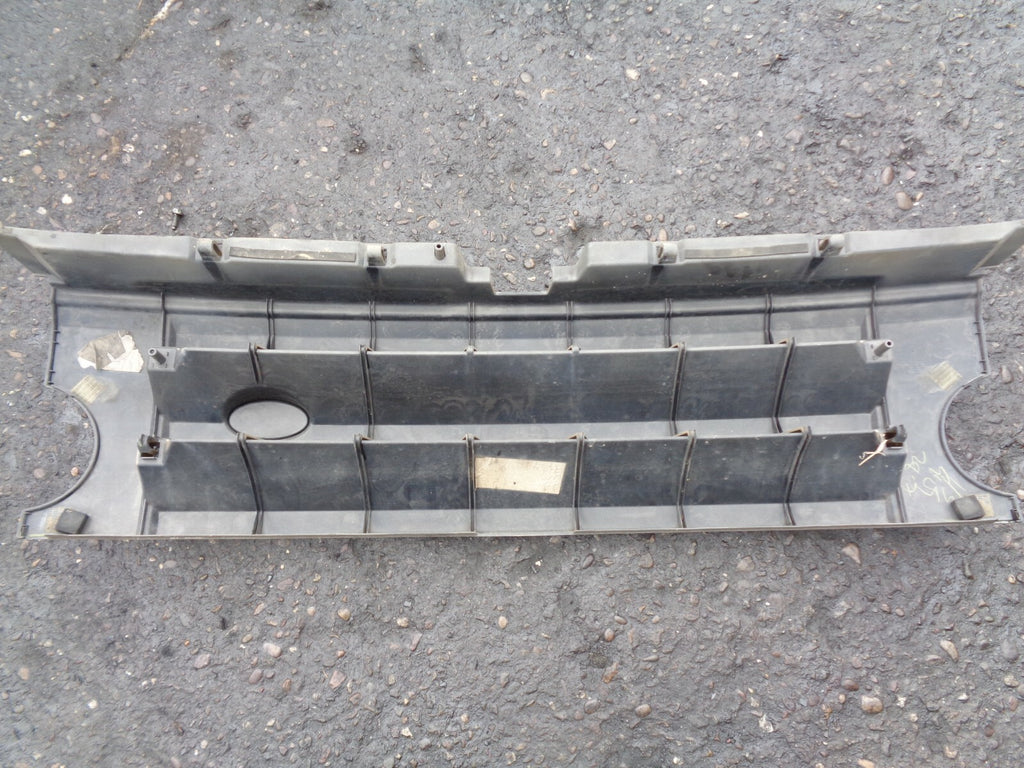 LAND ROVER DISCOVERY 3 FRONT GRILLE STORNOWAY GREY DHB000274XXX
