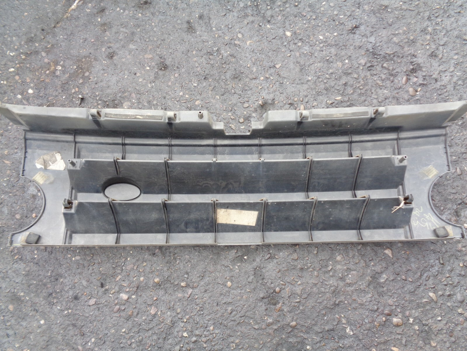 LAND ROVER DISCOVERY 3 FRONT GRILLE STORNOWAY GREY DHB000274XXX