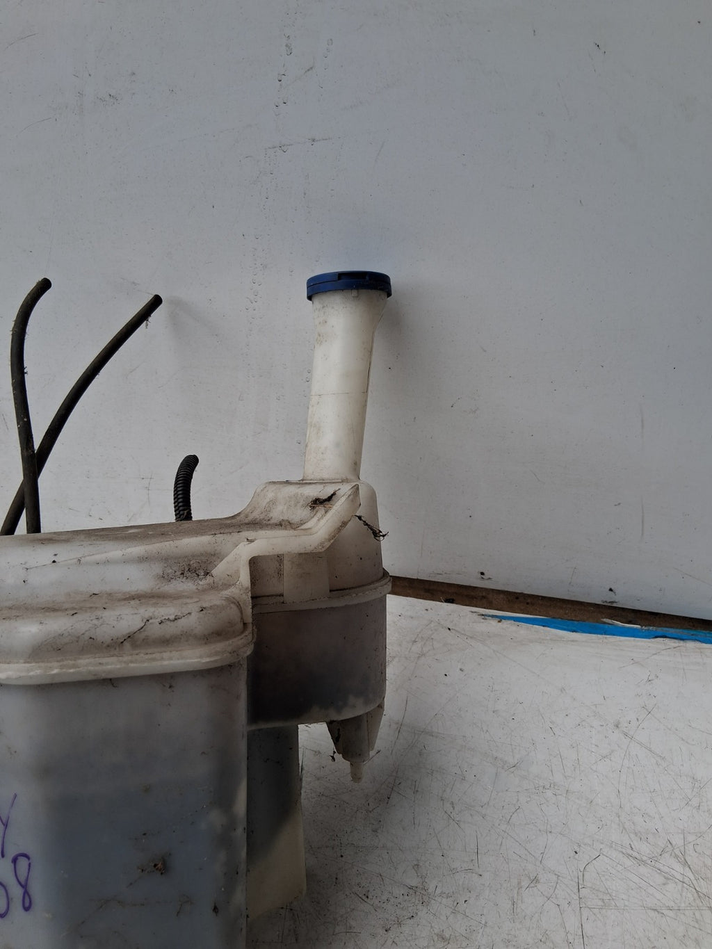 2008 CITROEN C1 MK1 FRONT WINDSCREEN WASHER WATER BOTTLE TANK