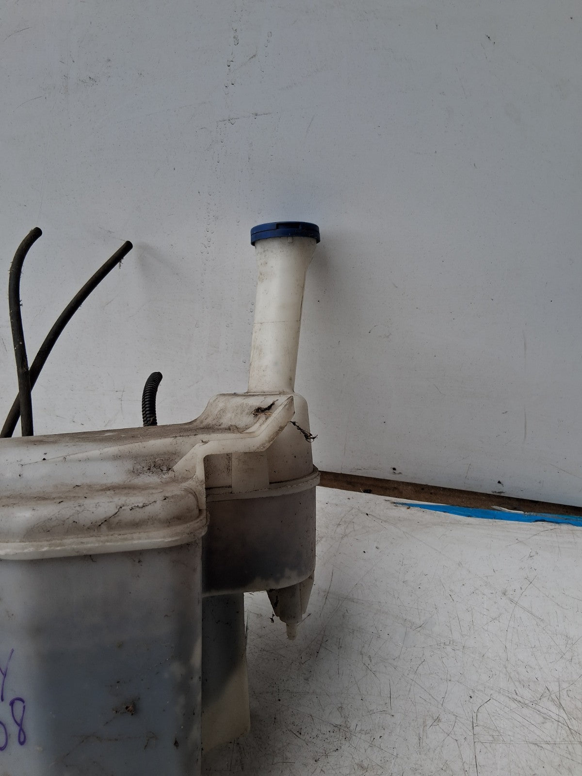 2008 CITROEN C1 MK1 FRONT WINDSCREEN WASHER WATER BOTTLE TANK