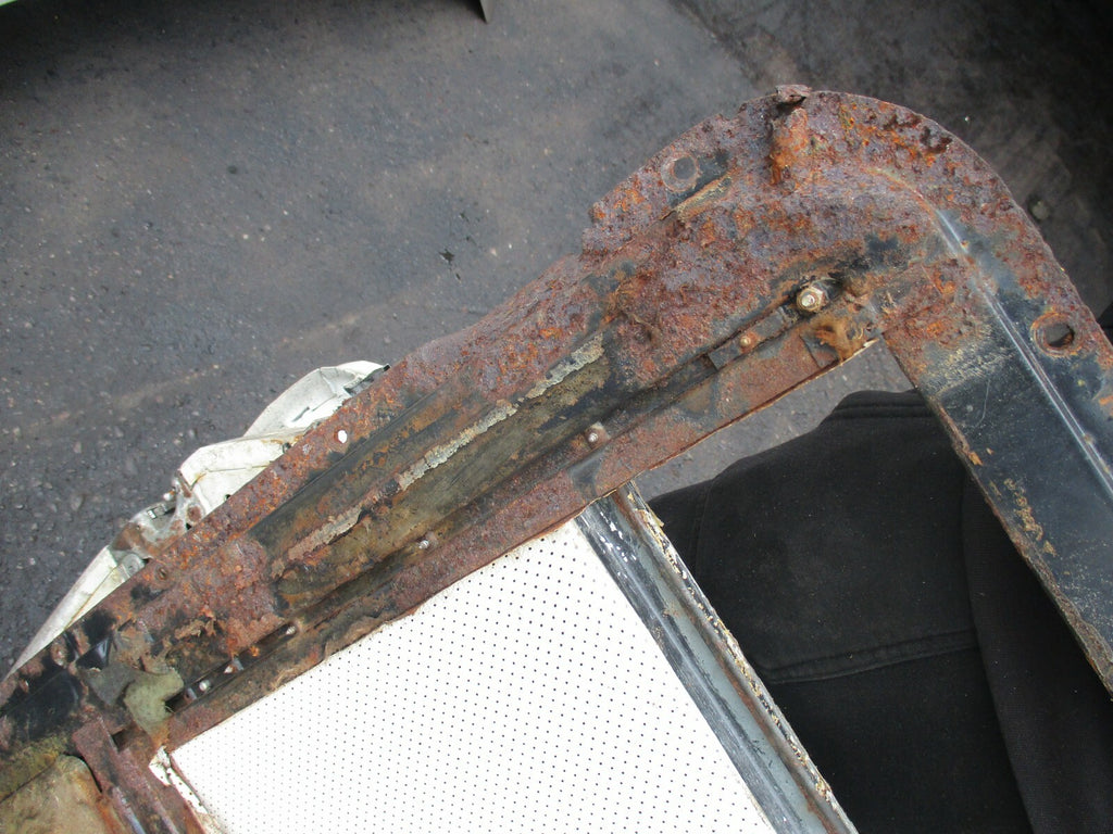 MERCEDES SLC CLASS C107 SUN ROOF CREAM