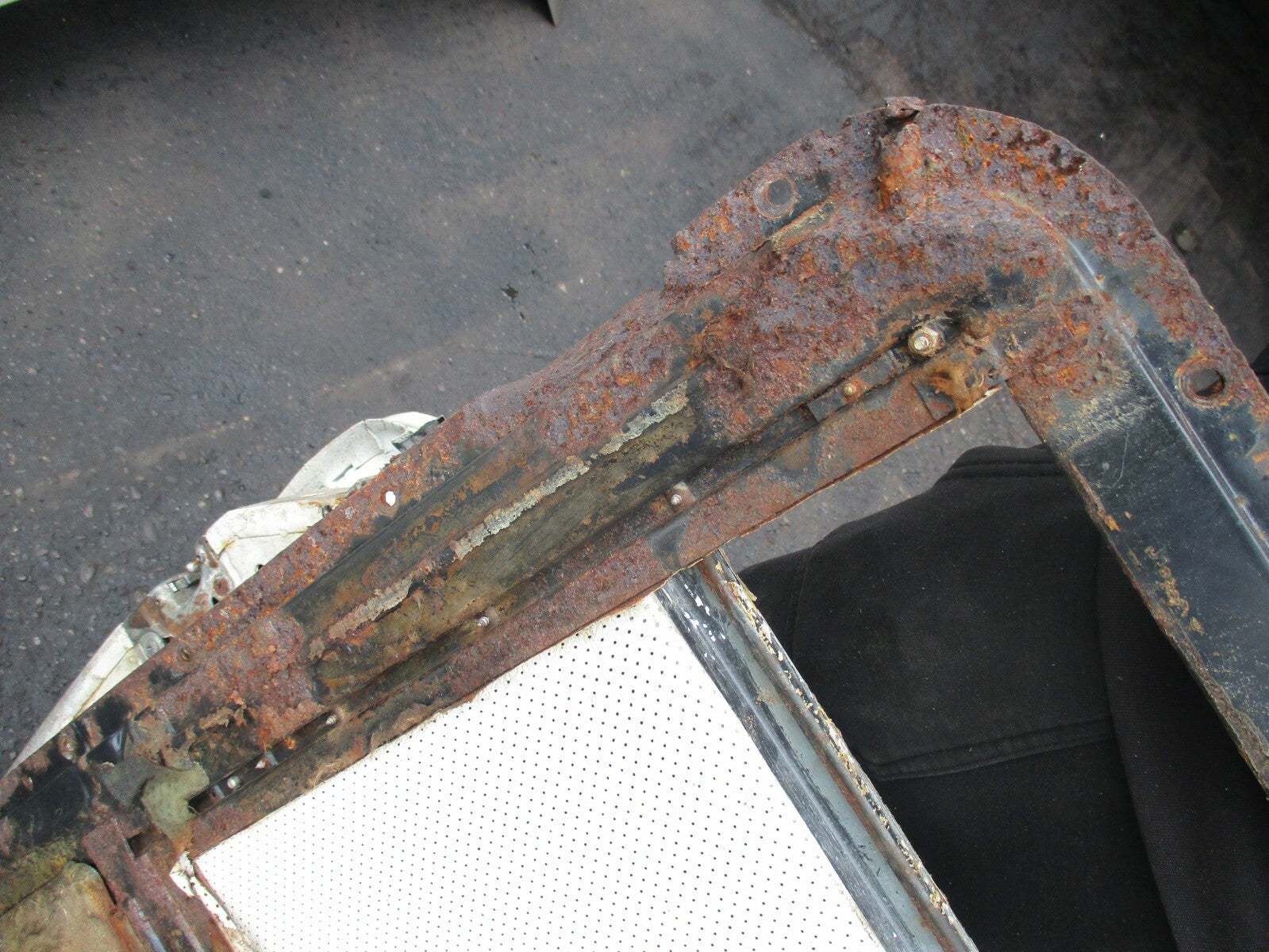 MERCEDES SLC CLASS C107 SUN ROOF CREAM