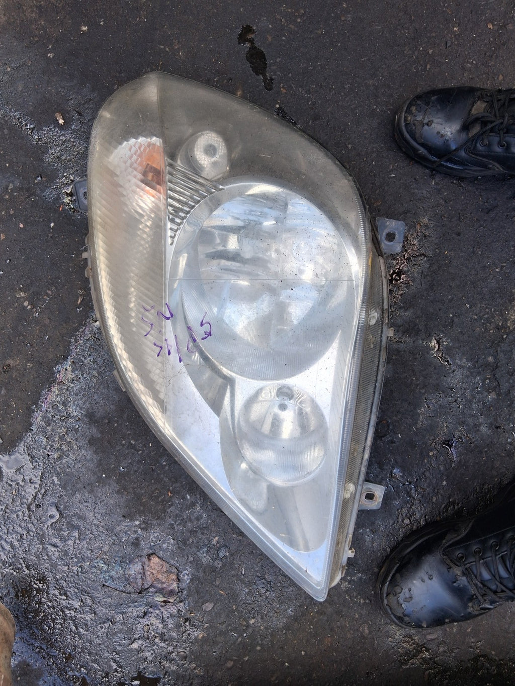 2016 MERCEDES SPRINTER W906 NSF PASSENGER SIDE FRONT LEFT HEADLIGHT A9068200361