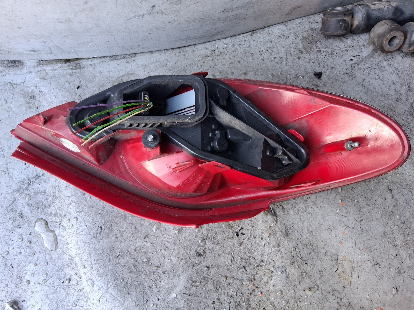 PEUGEOT 207 2009 OSR DRIVER SIDE RIGHT REAR LIGHT 9649986580
