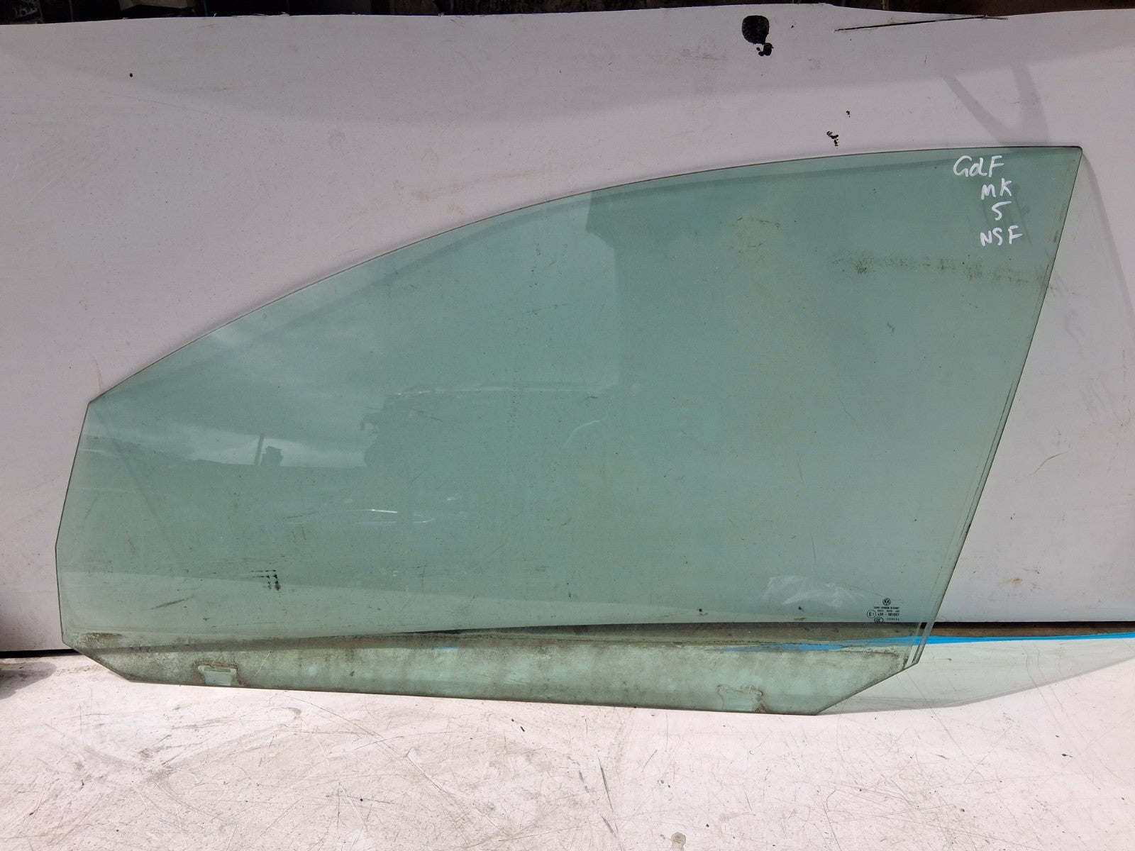 2007 VW VOLKSWAGEN GOLF MK5 NSF PASSENGER SIDE FRONT LEFT WINDOW GLASS