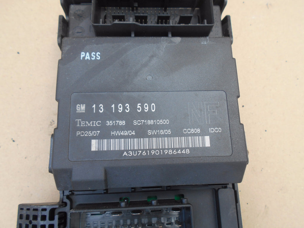VAUXHALL VECTRA C 2004 1.8 16V FUSE RELAY BOX 13193590 NF