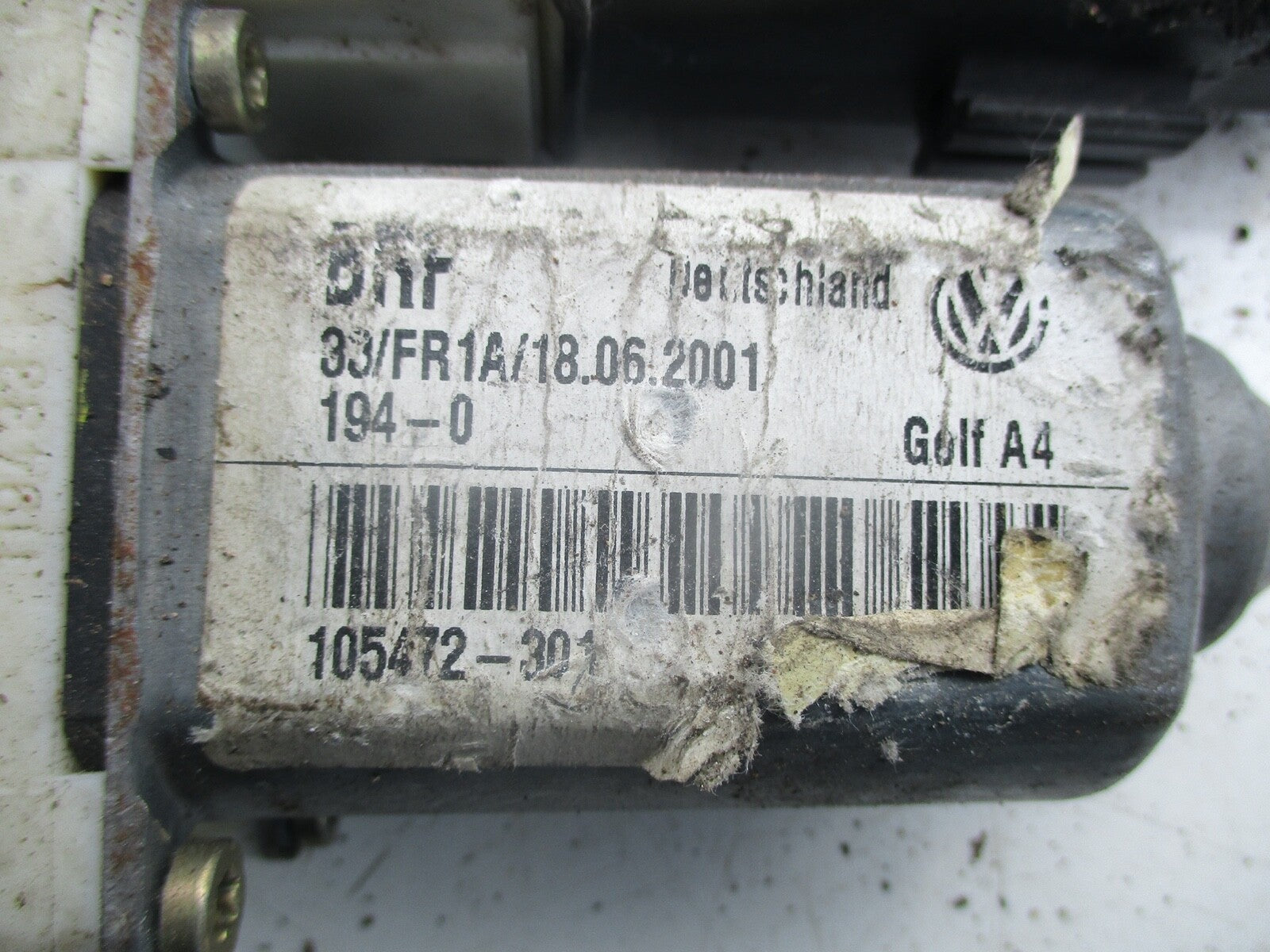 VW VOLKSWAGEN GOLF MK4 BORA NSF PASSENGER SIDE FRONT WINDOW MOTOR 105472 301