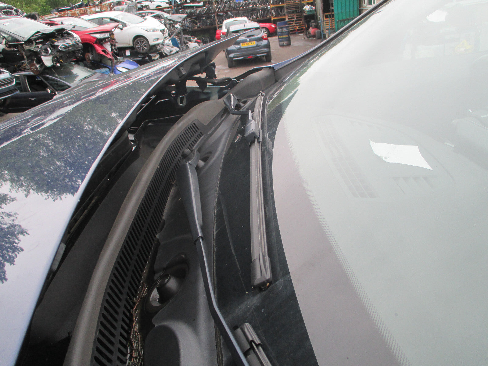 BMW X1 2018 F48 FRONT WINDSCREEN WIPER MOTOR LINKAGES