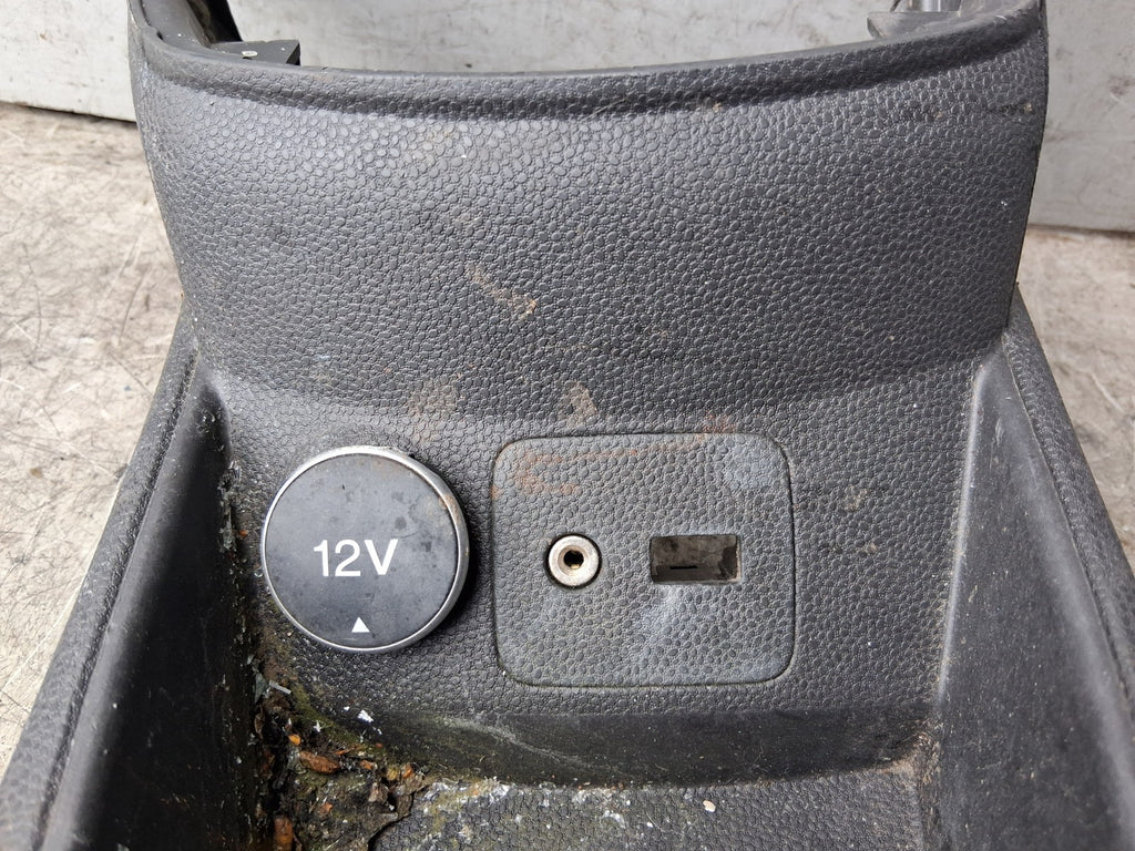 FORD FIESTA MK8 2015 CENTRE USB POWER SOCKET TRIM PANEL C1BBA044C74