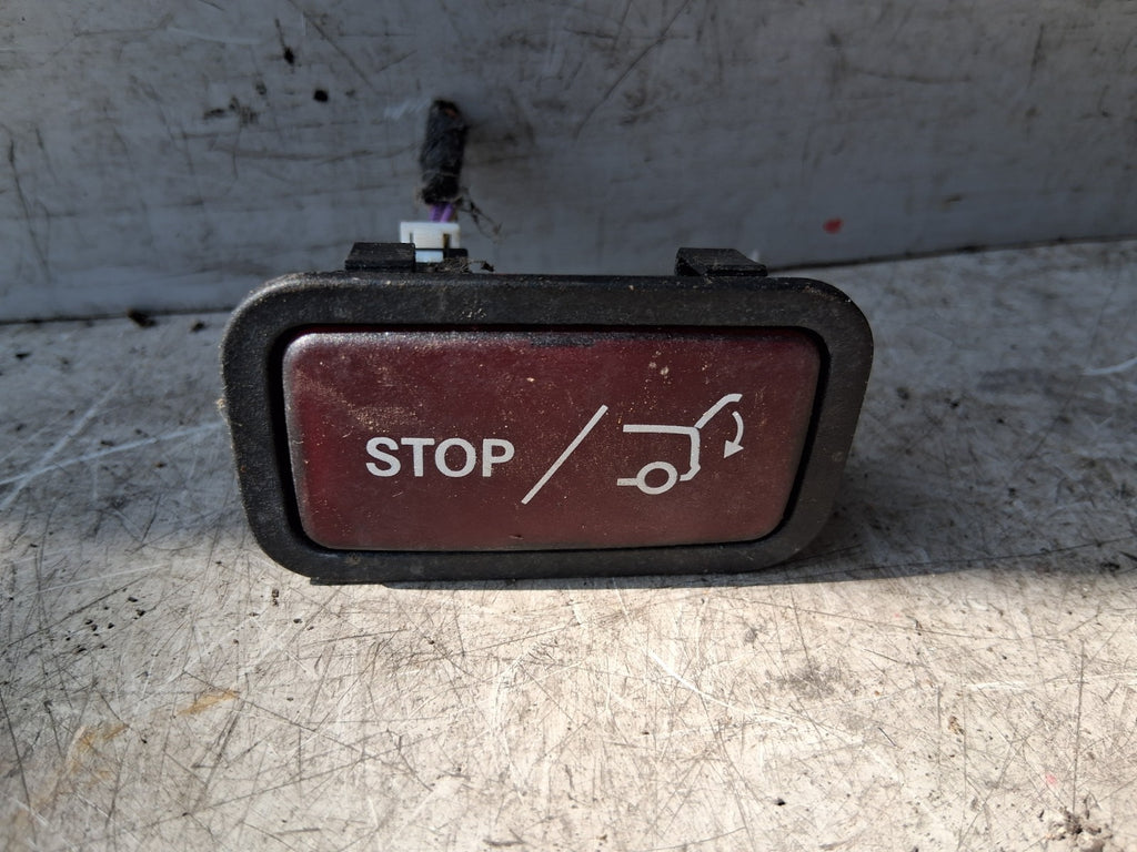MERCEDES BENZ CLA 2014 BOOTLID TAILGATE OPEN CLOSE STOP BUTON SWITCH 2468210151