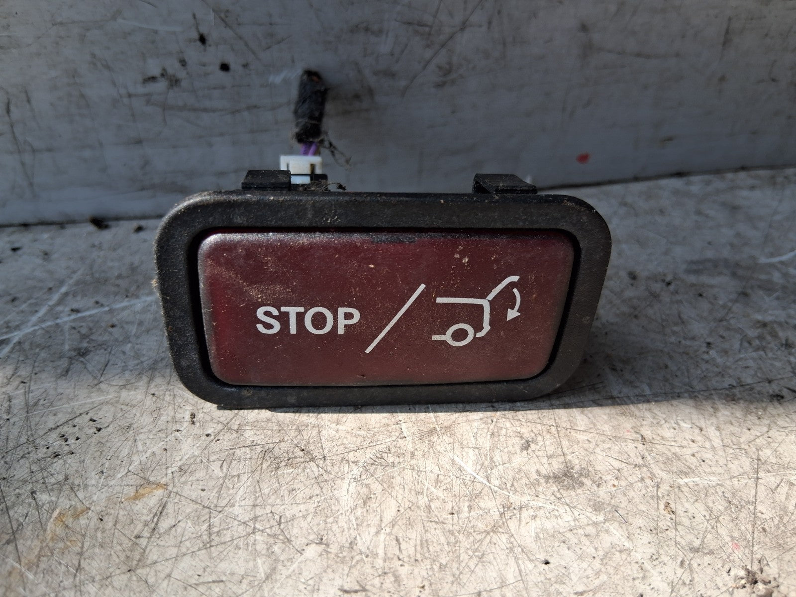 MERCEDES BENZ CLA 2014 BOOTLID TAILGATE OPEN CLOSE STOP BUTON SWITCH 2468210151