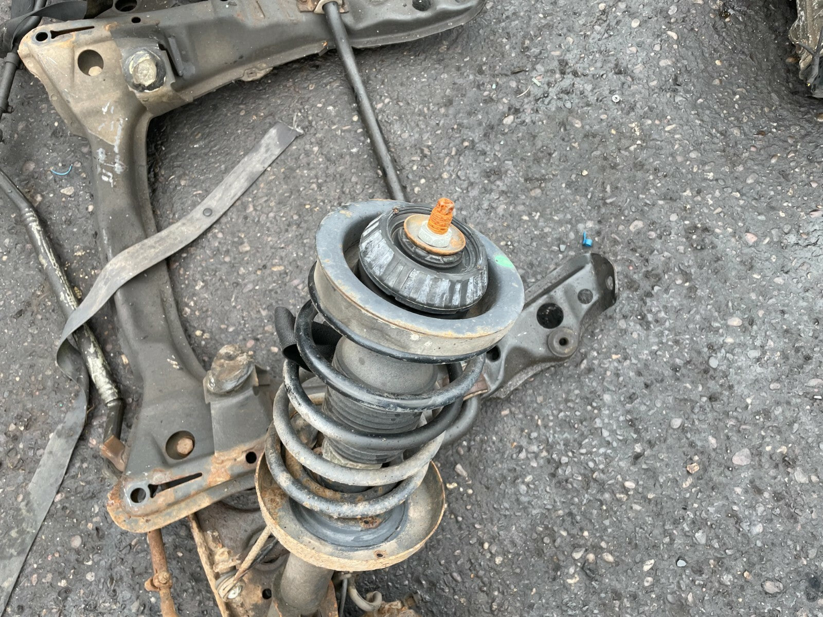 VAUXHALL OMEGA 2001 2.2 PETROL OS DRIVER SIDE LEG SHOCK SPRING HUB COMPLETE