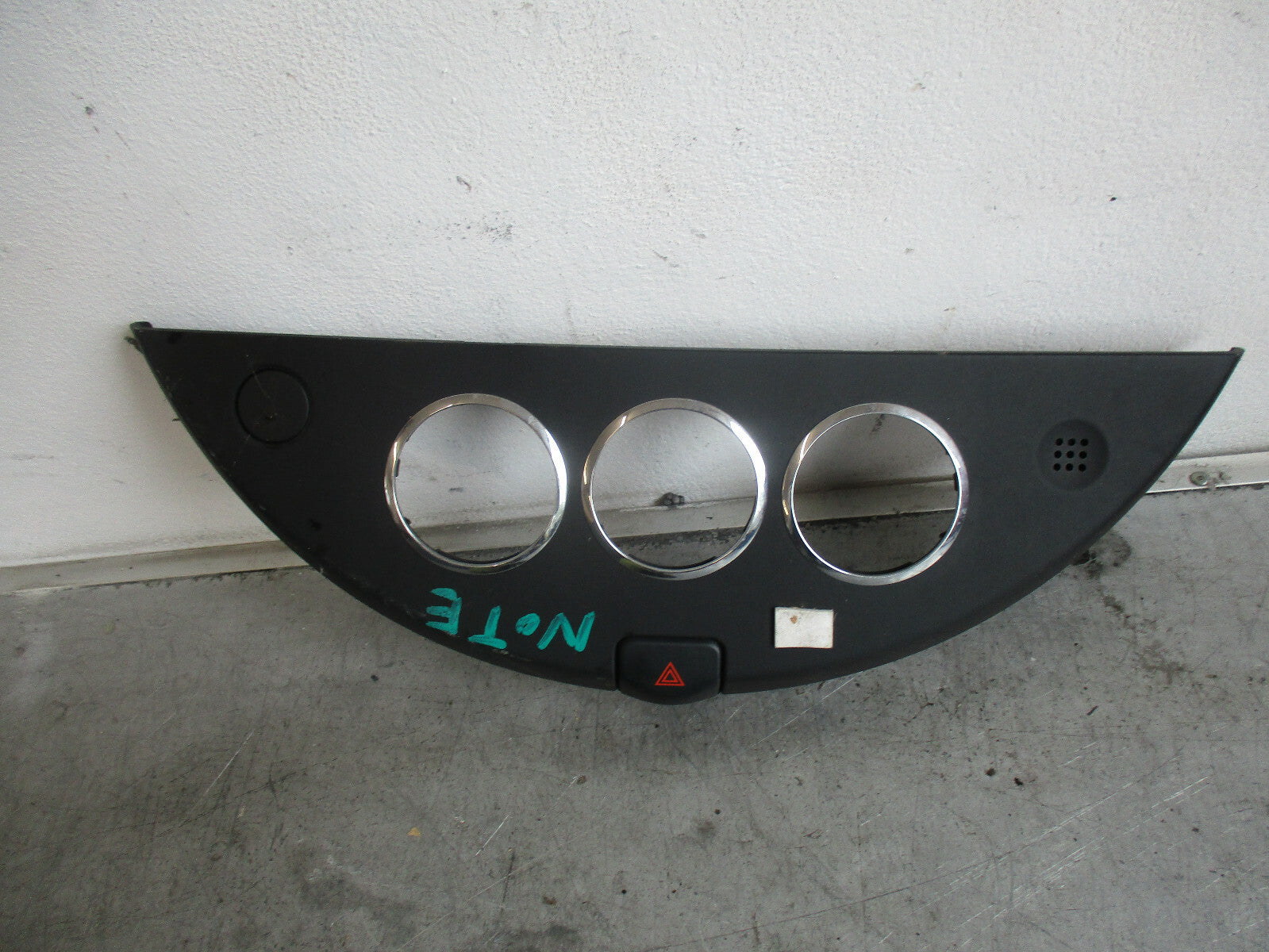 NISSAN NOTE E11 MK1 HEATER AC CONTROL SURROUND TRIM