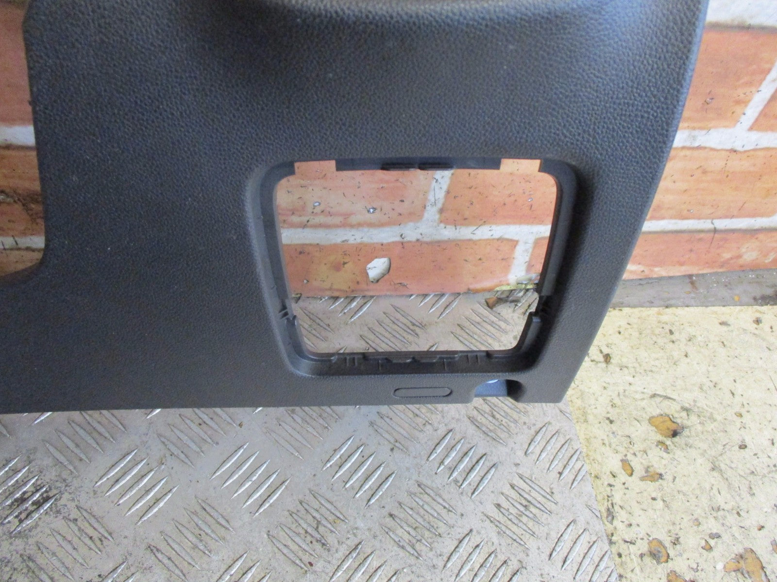 VAUXHALL VIVA LOWER HEAD LIGHT ALIGNMENT/AIM  SWITCH AND LOWER PANEL SEE PHOTOS