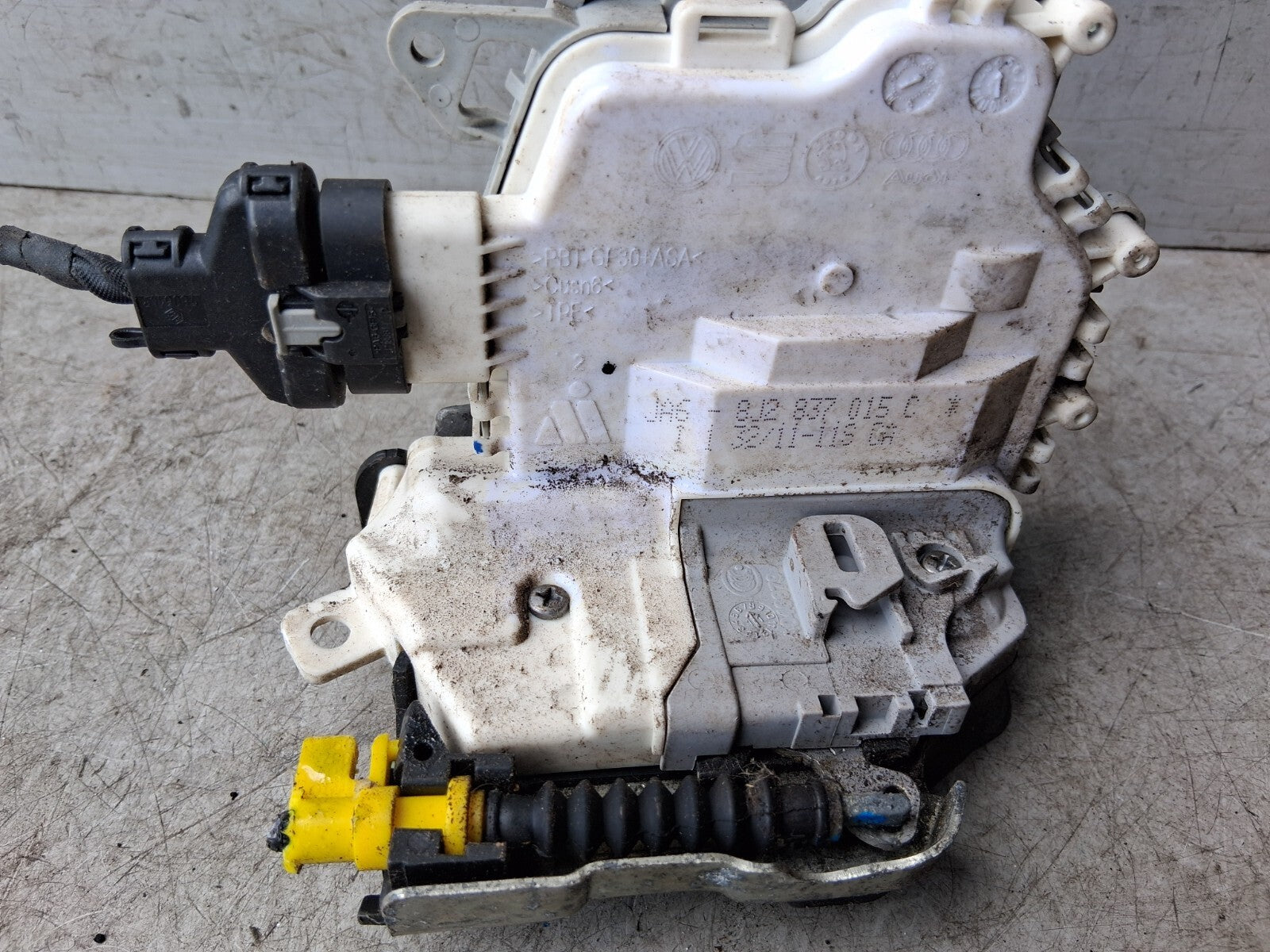 2011 AUDI A4 NSF PASSENGER SIDE FRONT LEFT DOOR LOCK MECHANISM 8J2837015C