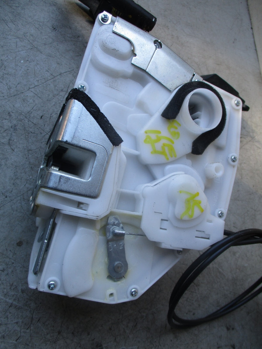 SUZUKI SWIFT MK3 2015 3 DOOR NS PASSENGER SIDE DOOR LOCK MECHANISM 8220269LB2