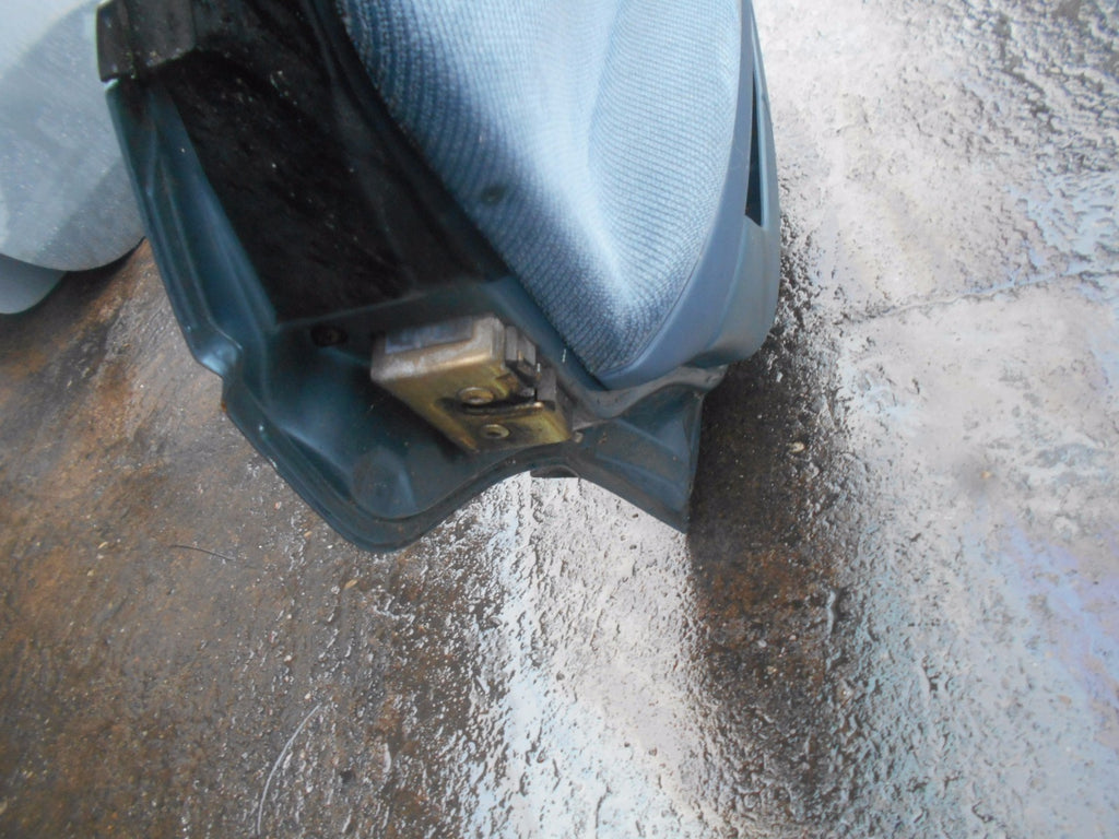 VOLKSWAGEN VW PASSAT B3 (MK3) 1990 NSR PASSENGER SIDE REAR COMPLETE DOOR BLUE