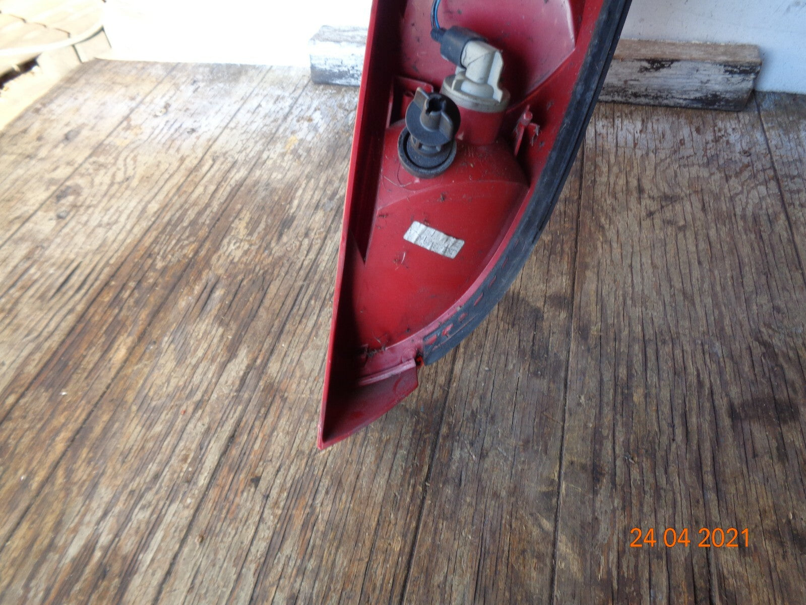 FORD FOCUS MK1 2000 NSR PASSENGER SIDE REAR BRAKE TAIL LIGHT CLUSTER