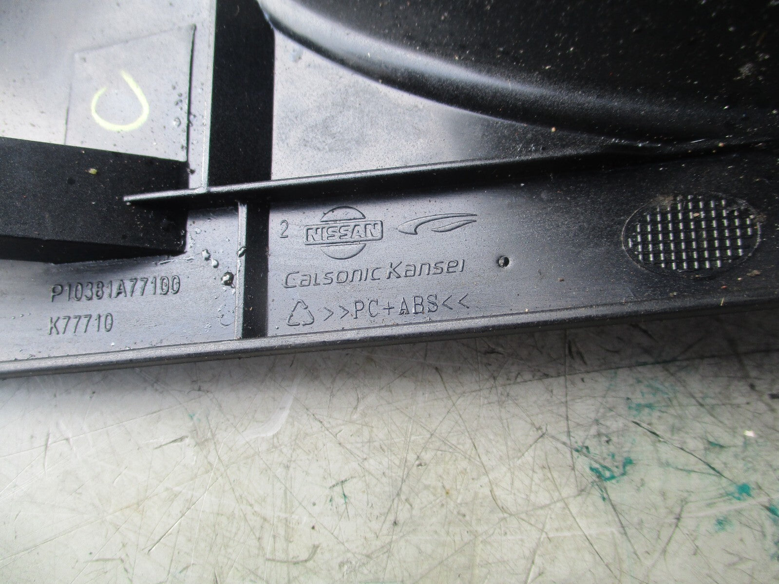 2012 NISSAN QASHQAI CENTRE HEATER AIR VENTS SURROUND TRIM PANEL P10381A77100