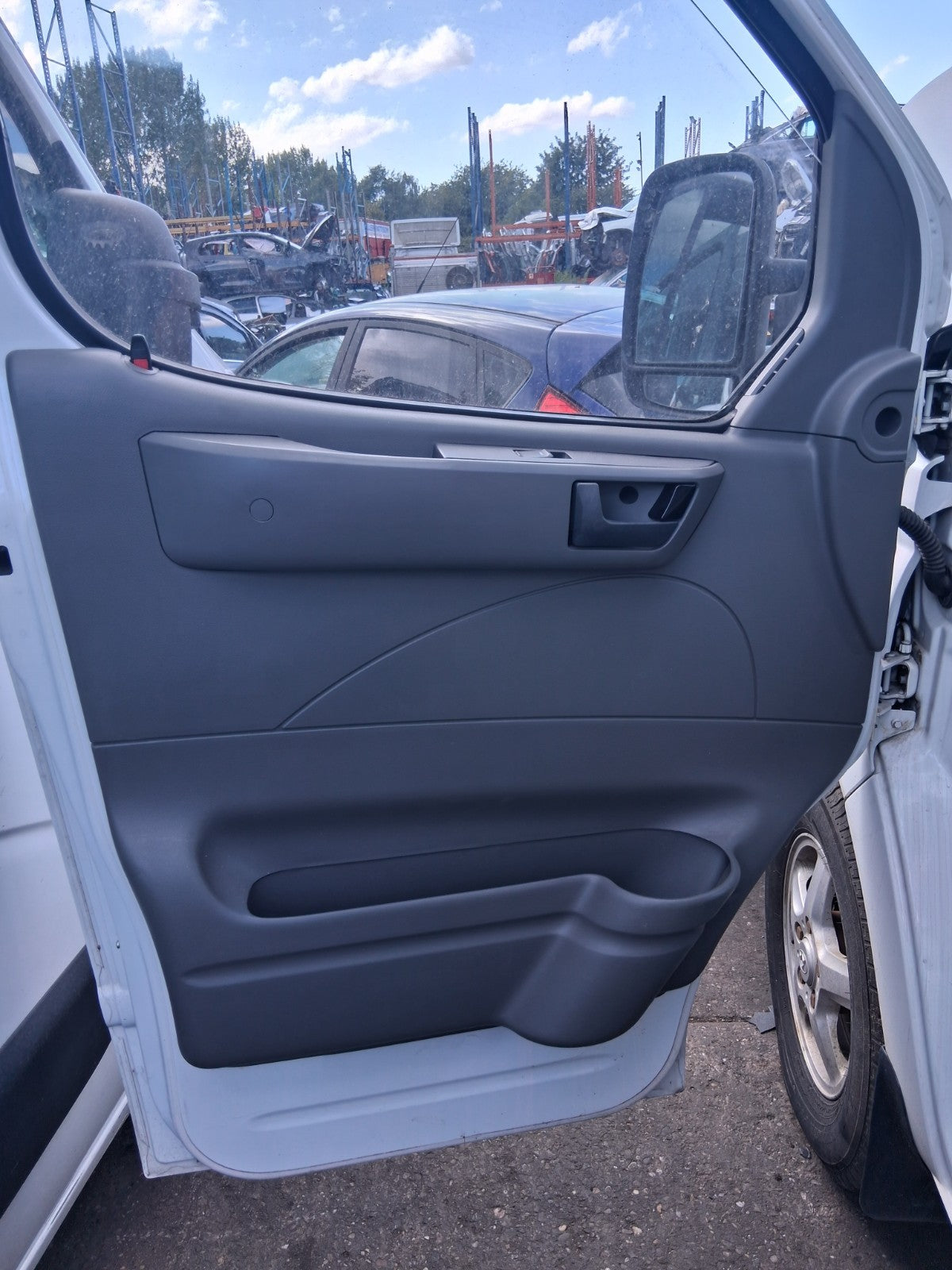 2020 SAIC LDV V80 NSF PASSENGER SIDE LEFT BARE DOOR WHITE