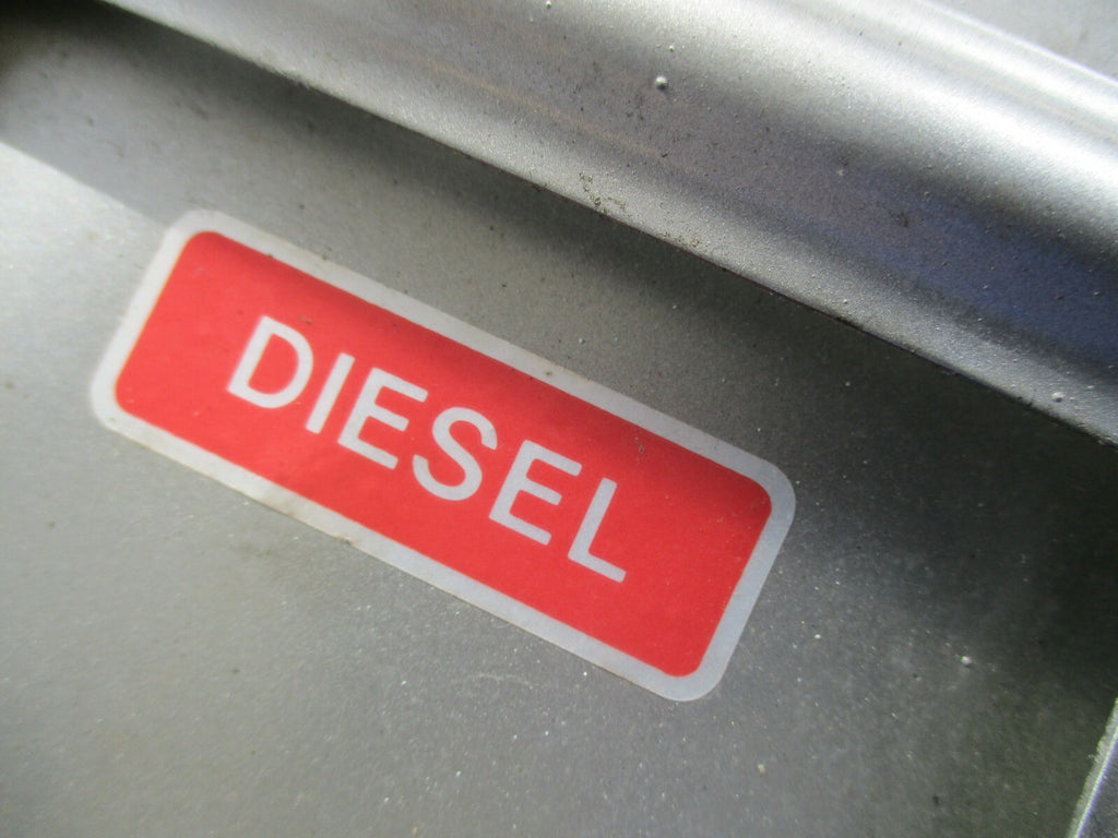 NISSAN QASHQAI J10 MK1 1.5 DCI DIESEL FUEL TANK CAP FLAP SILVER