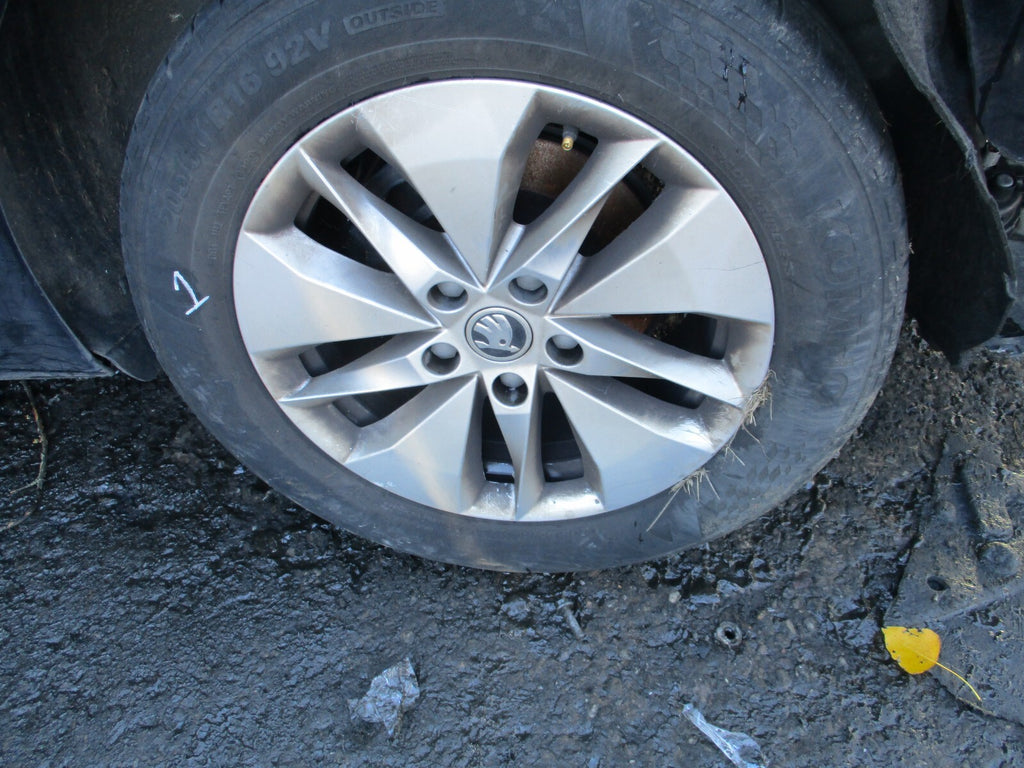 2023 SKODA OCTAVIA MK4 NX 16 INCH ALLOY WHEEL WITH TYRE 205/60R16 REF 1
