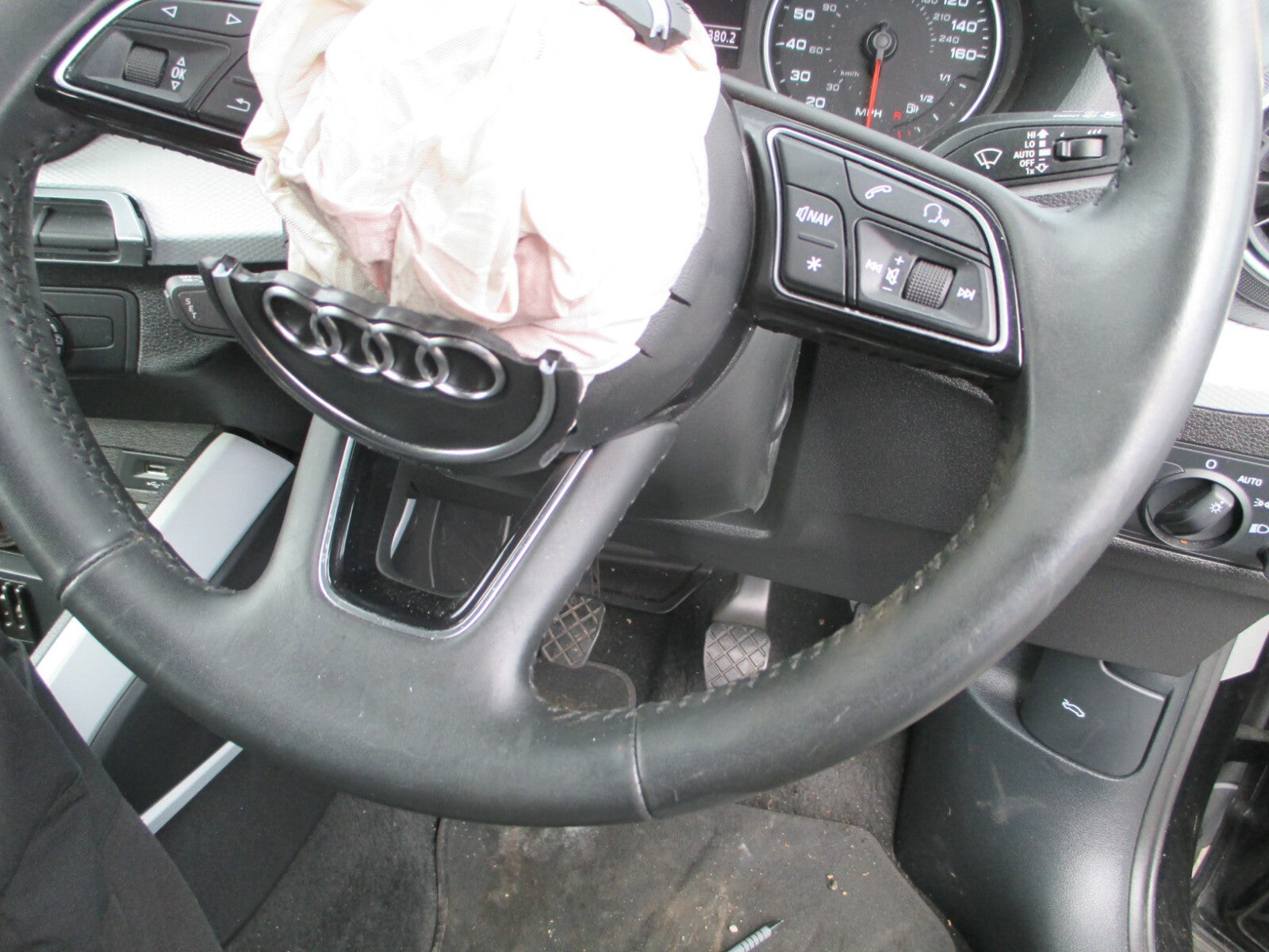 AUDI Q2 MK1 2020 LEATHER MULTI FUNCTION STEERING WHEEL CONTROL SWITCH BUTTON