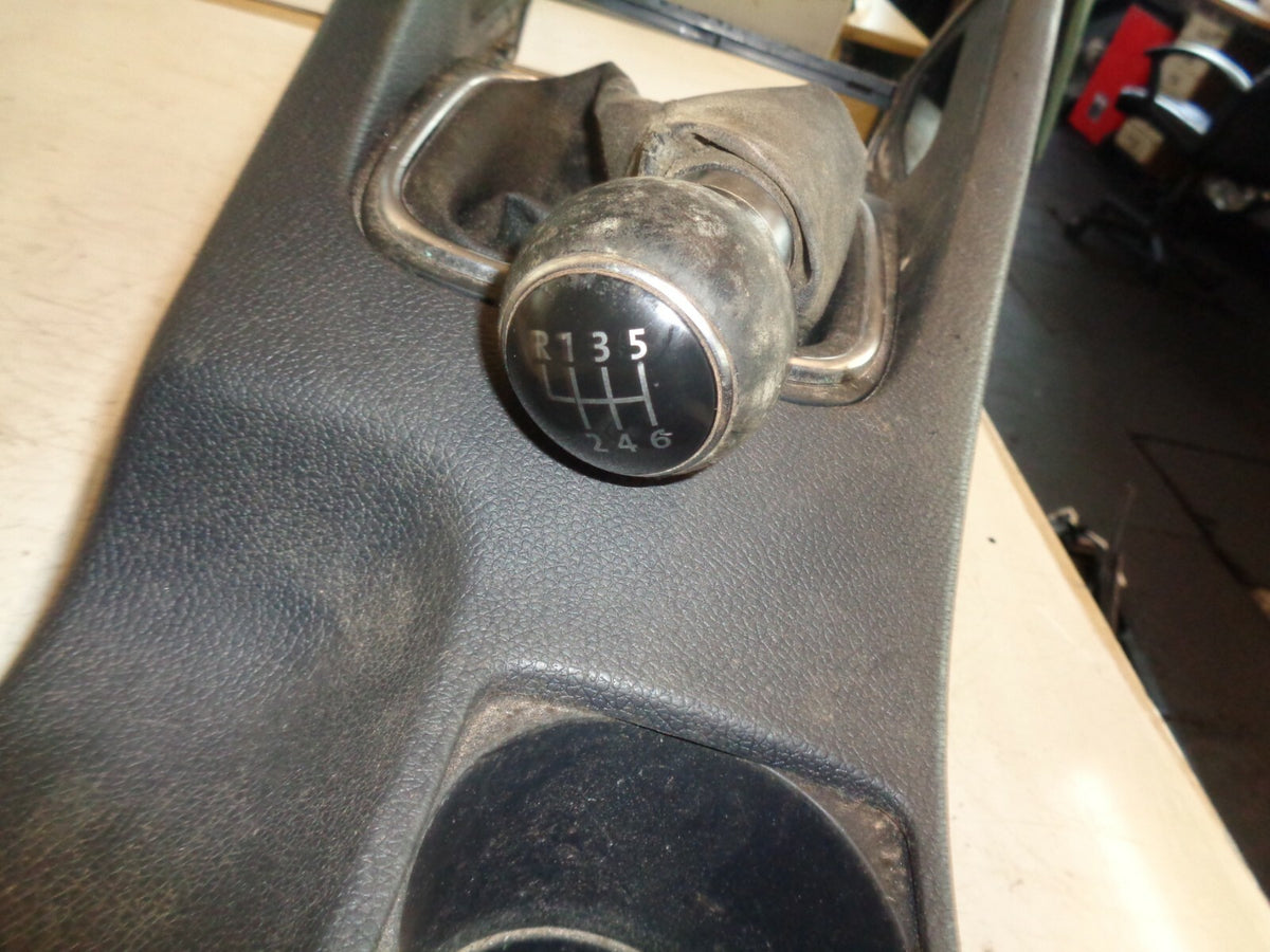 VW VOLKSWAGEN SCIROCCO 2011 MK3 CENTRE CONSOLE + GEARSTICK KNOB GAITER
