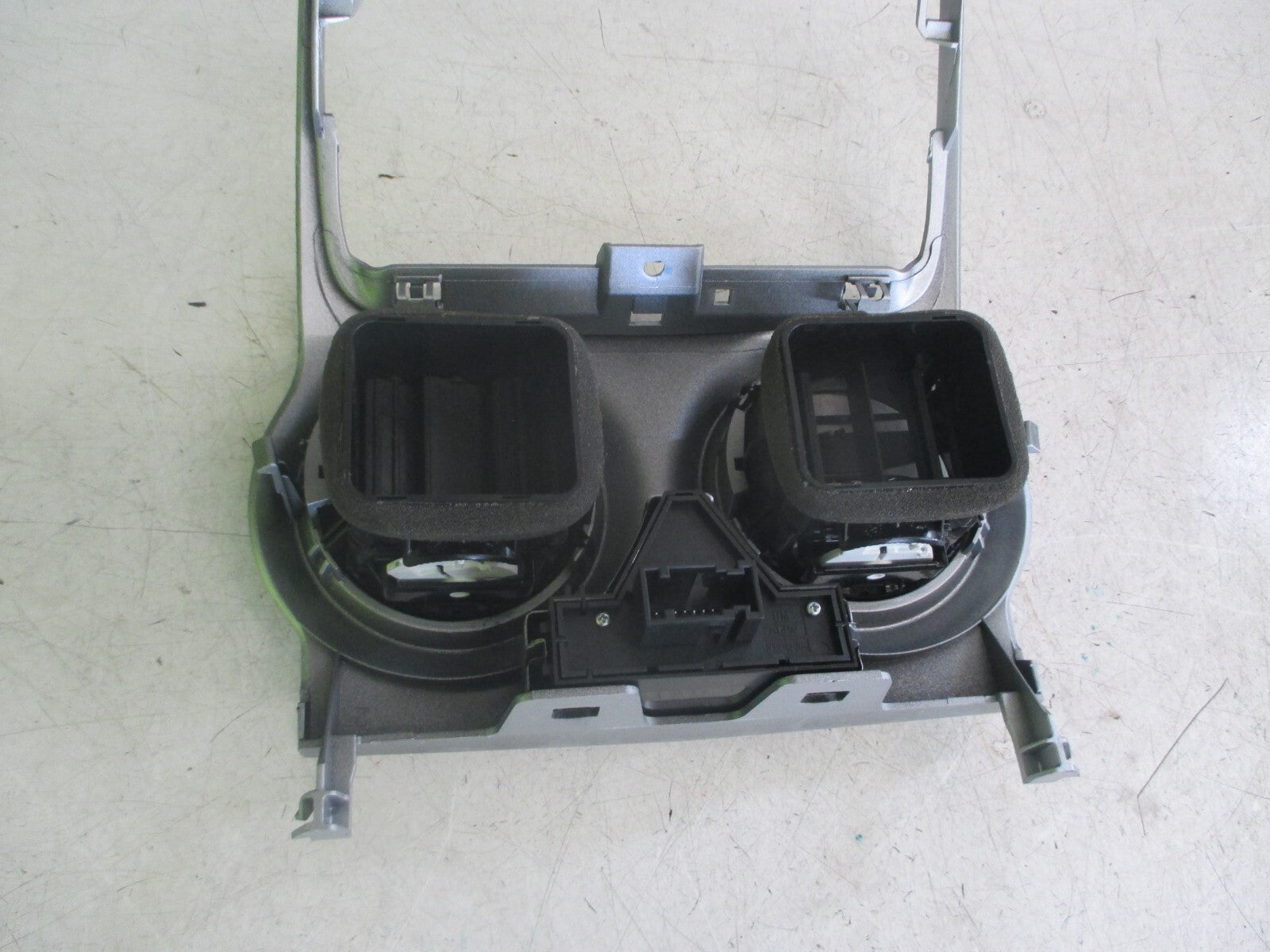 VAUXHALL CORSA 2009 AIRVENT WITH SURROUND TRIM
