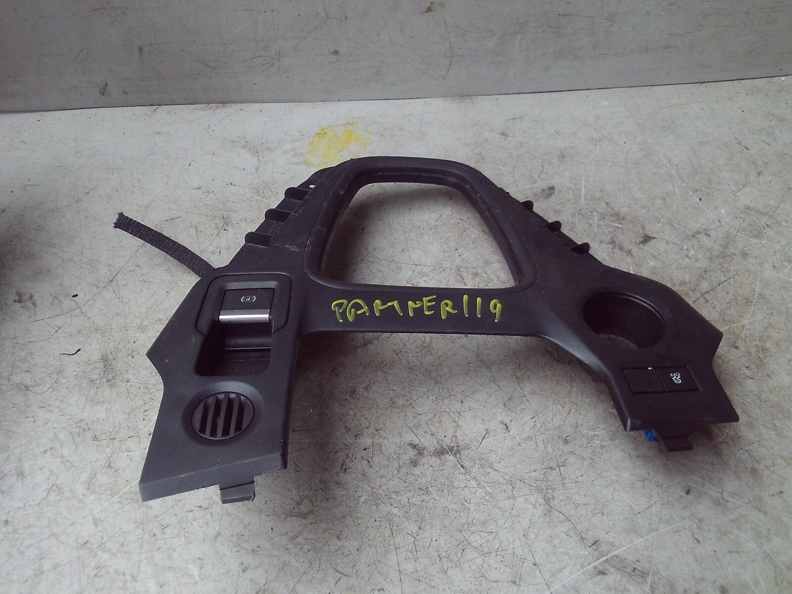 2019 PEUGEOT PARTNER GEAR SURROUND TRIM 9818376577