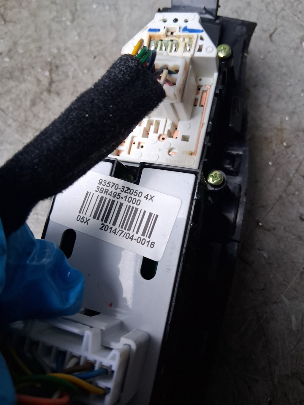 2013 HYUNDAI i40 OSF DRIVER SIDE FRONT WINDOW CONTROL SWITCH 93570-3Z050
