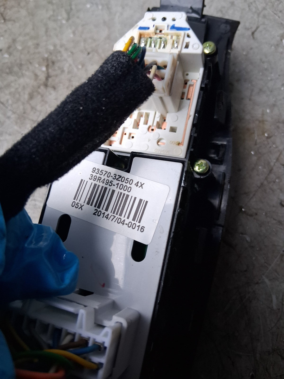 2013 HYUNDAI i40 OSF DRIVER SIDE FRONT WINDOW CONTROL SWITCH 93570-3Z050