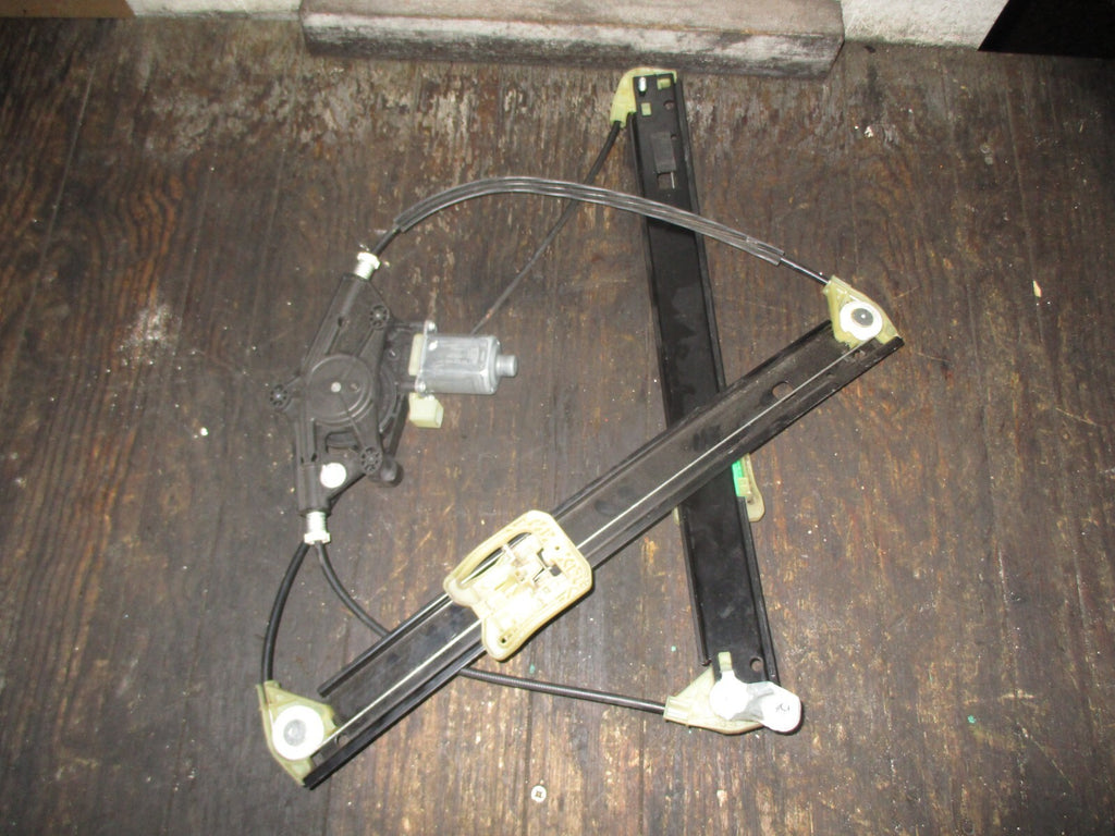 AUDI A4 2017 B9 8W DOOR WINDOW REGULATOR NEARSIDE FRONT 8W0959801