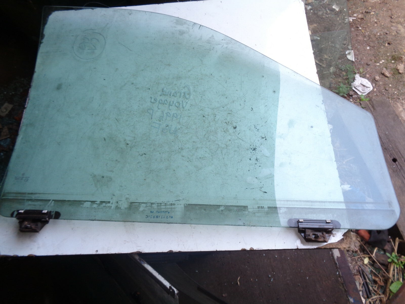 CHRYSLER GRAND VOYAGER NS PASSENGER SIDE FRONT WINDOW GLASS