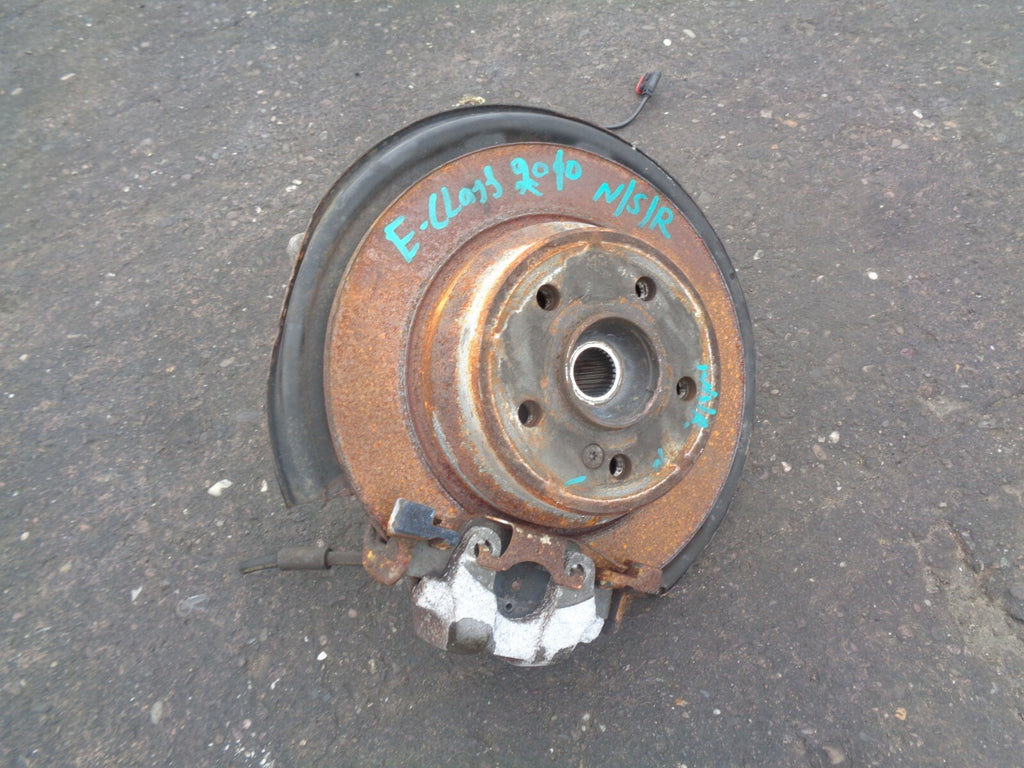 MERCEDES BENZ W212 2010 2.1 DIESEL NSR PASSENGER SIDE REAR WHEEL HUB + CALIPER