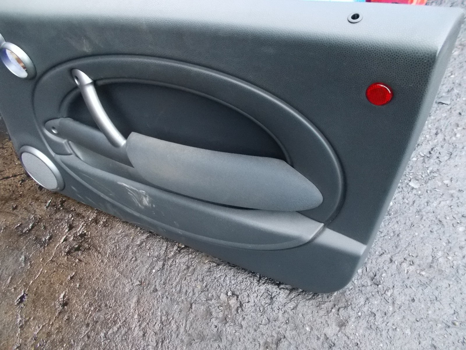 2005 BMW MINI MINI ONE 3DR OS DRIVERS SIDE DOOR CARD PANEL 51410017302