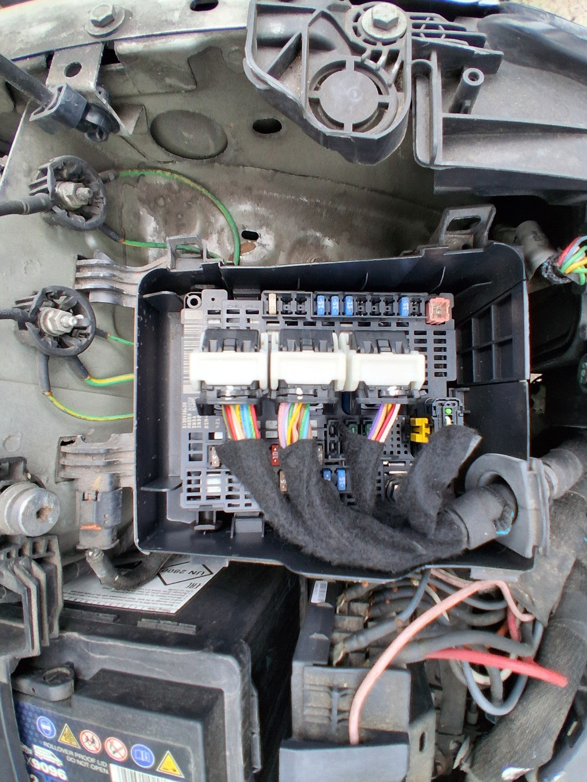 2014 PEUGEOT 308 MK2 1.2 PETROL UNDER BONNET FUSE BOX 9807091580