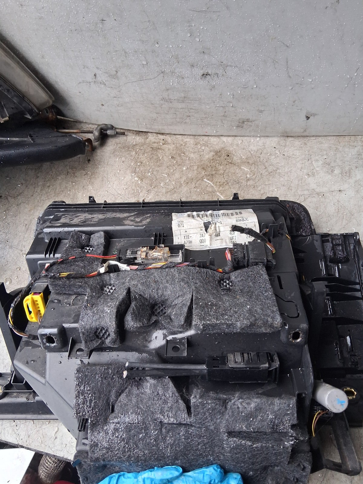 2015 AUDI A1 SIDE FRONT STORAGE COMPARTMENT GLOVEBOX 8X2857035A