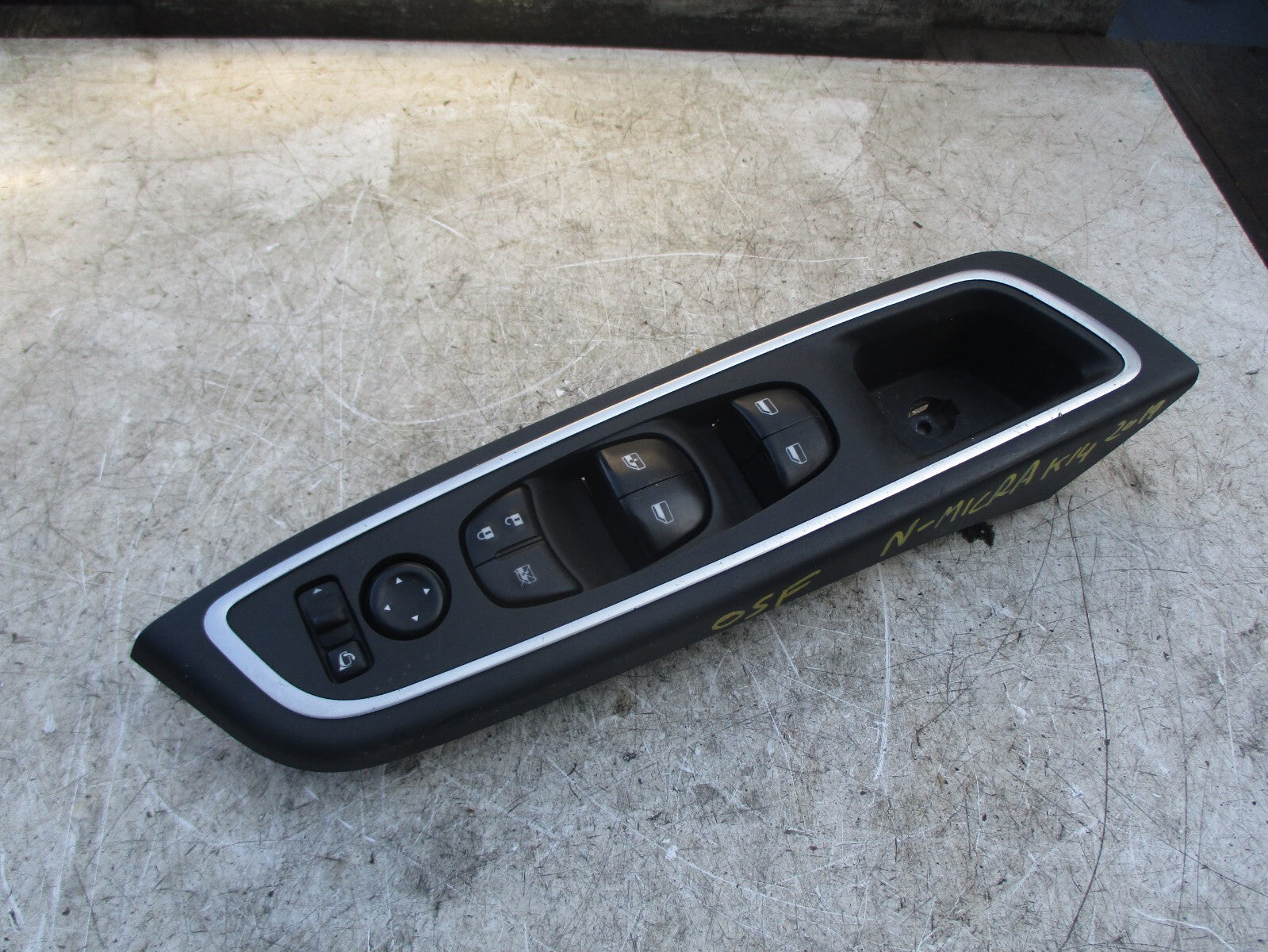 NISSAN MICRA K14 2019 OSF DRIVER SIDE FRONT WINDOW SWITCH 809605FF5E