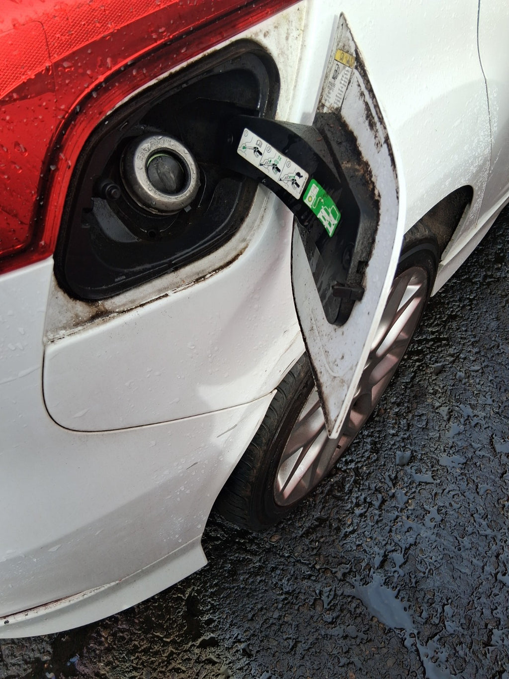2017 FORD FOCUS MK3 ST LINE FUEL FLAP LID COVER WHITE