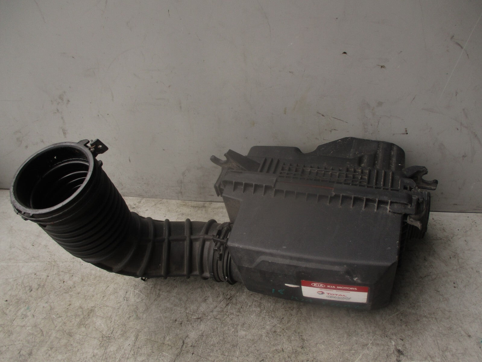 2018 KIA STONIC 1.0 PETROL AIR FILTER HOUSING BOX WITH PIPE HOSE 28110H8120