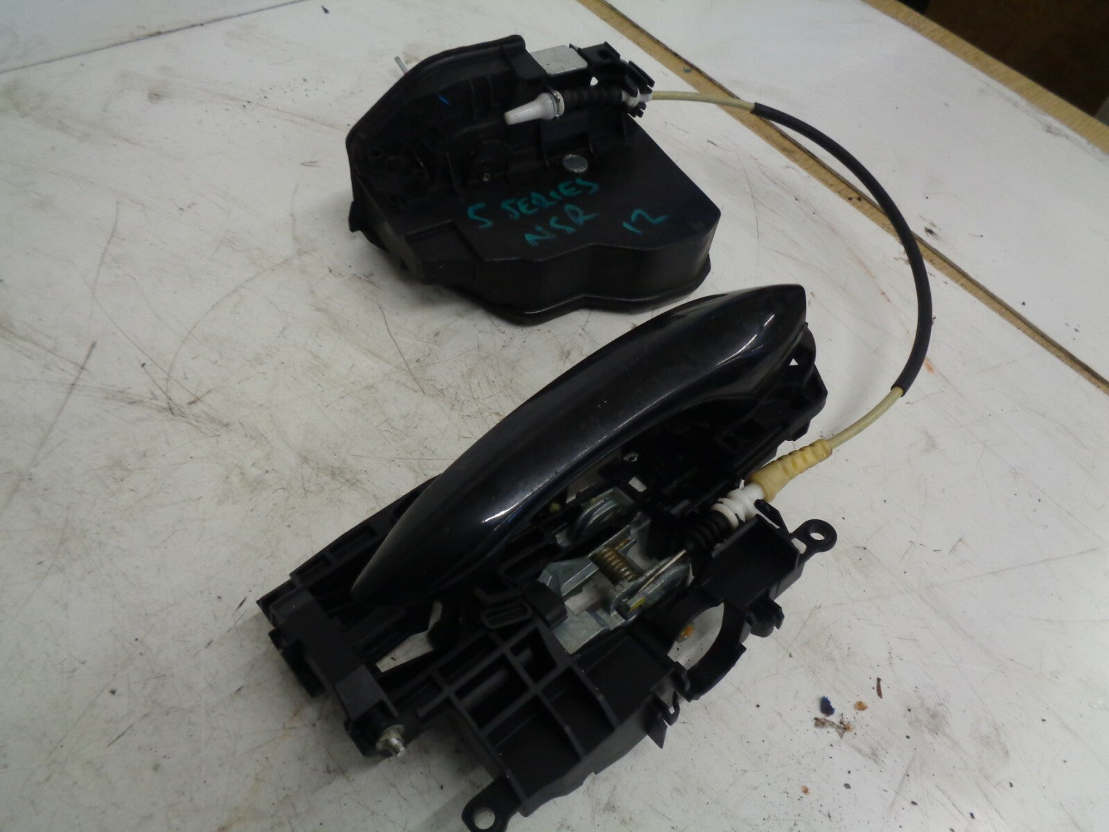 BMW 5 SERIES 2012 F10 NSR PASSENGER REAR LOCK MECHANISM WITH EXTERIOR HANDLE