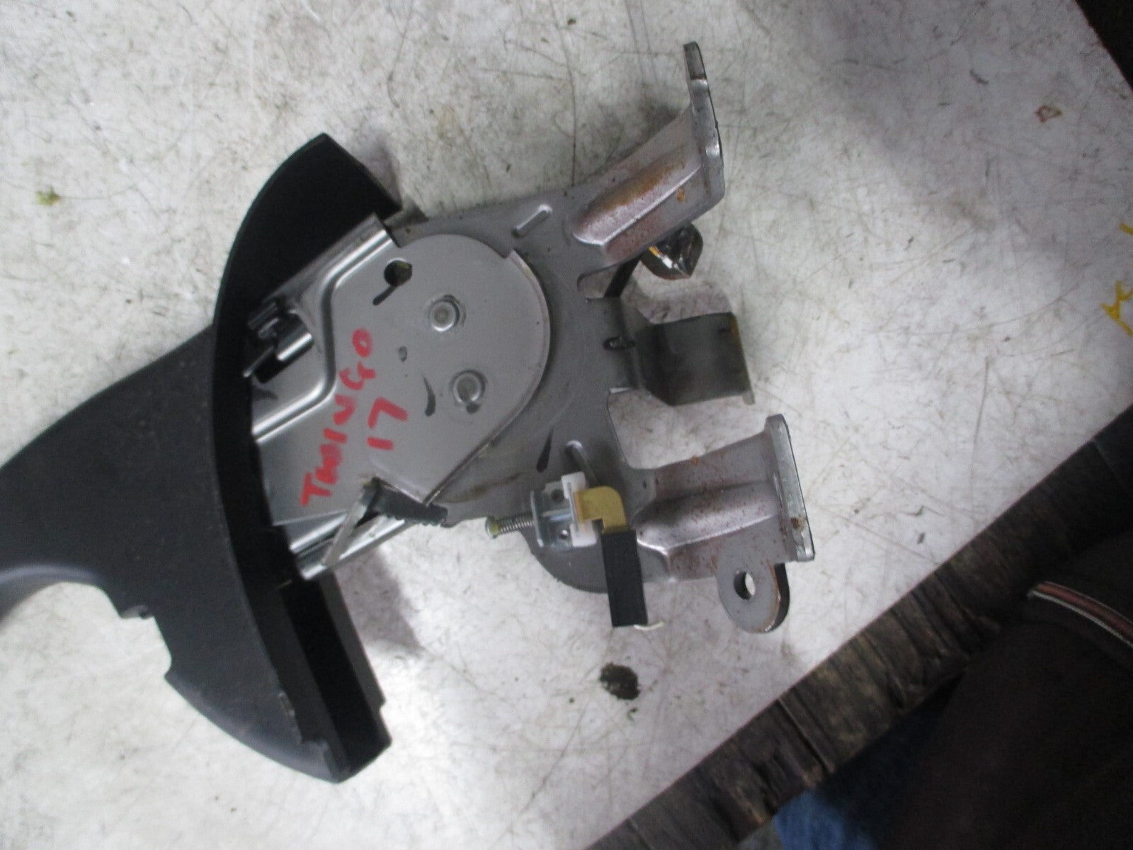 RENAULT TWINGO MK3 1.0 2017 HANDBRAKE LEVER A4534200084