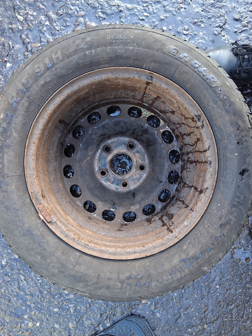 VW VOLKSWAGEN CADDY 2014 15 INCH STEEL WHEEL WITH TYRE 195/65R15 REF 2